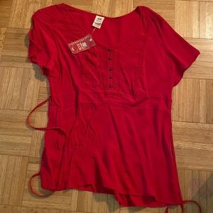 Size 1x tie waist red shirt